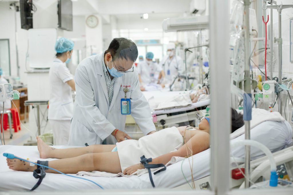Clinician attends paediatric dengue patient in ICU Hospital for Tropical Diseases