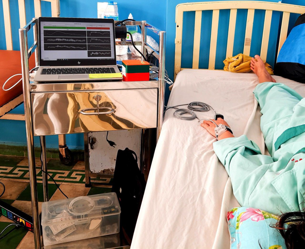 hospital patient wearing D-SCAPE V1 device attached to laptop showing data readout hospital patient wearing D-SCAPE V1 device attached to laptop showing data readout